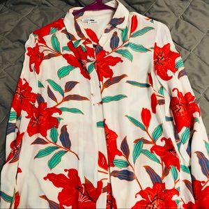 Beautiful Lightweight flower top-Fashion Nova